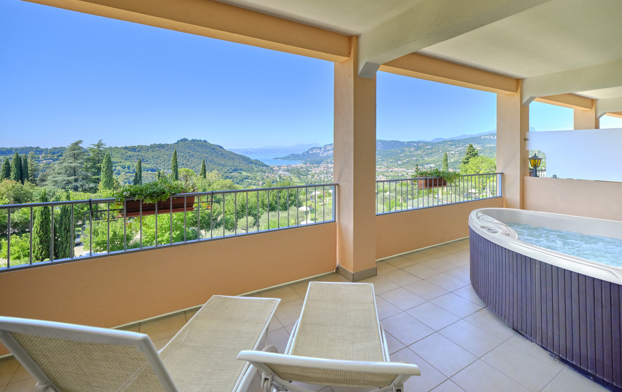 Whirlpool suite